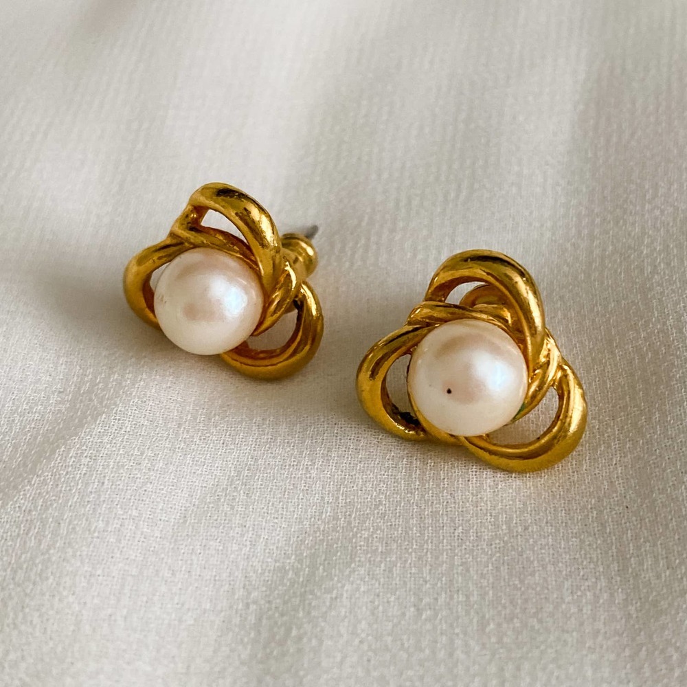 VTG Gold Woven Ivory Pearl Stud Earrings
